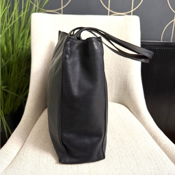 Authentic CHANEL black lambskin leather large tote bag - Picture 6 of 16